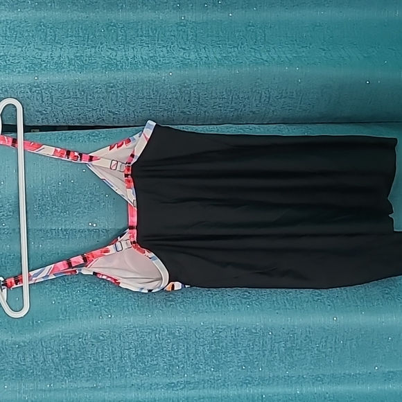 One piece swimdress - Picture 2 of 4